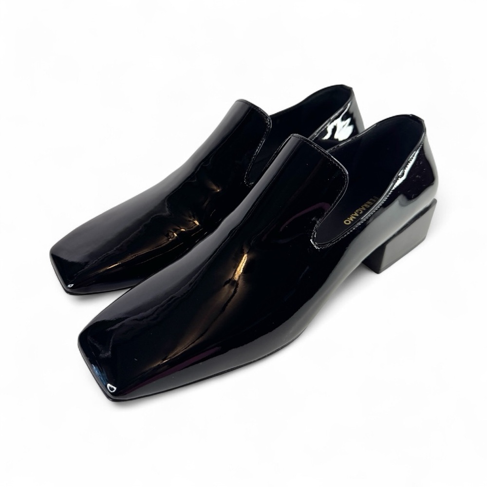 Ferragamo Women’s Carmelita Black Loafers. Size 6